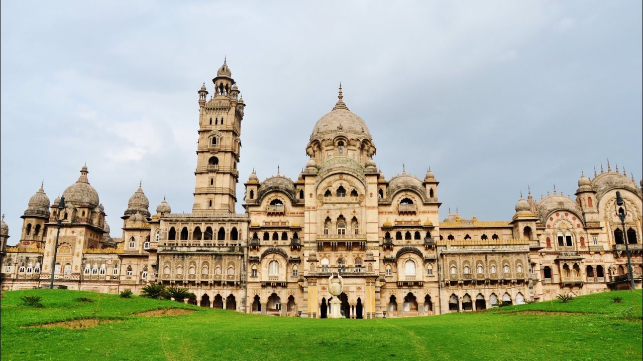 Laxmi Vilas palace vadodra Gujarat in hindi || भारत का सबसे बड़ा महल #shorts #viral